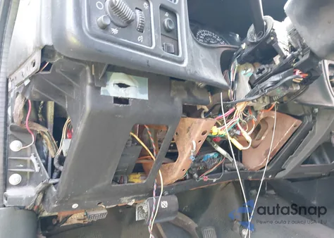 2005 Chevrolet Silverado 1500 Work Truck z USA, uszkodzony, nr VIN 1GCEC14X45Z342399